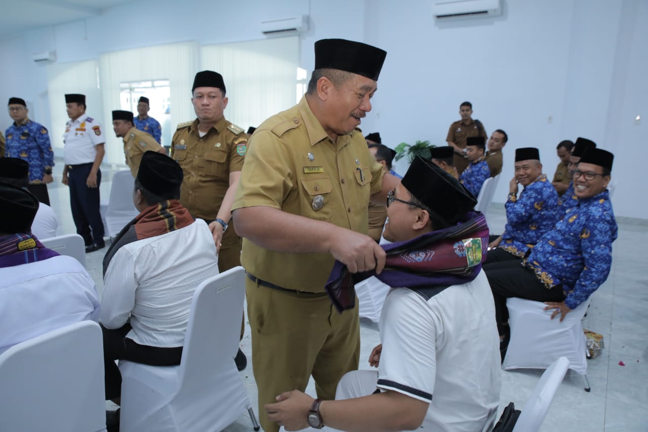 Wakil Bupati Asahan Upah Upah 64 Jama'ah Calon Haji Anggota Korpri Asahan