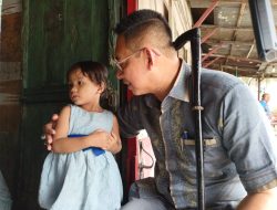 Meski Sibuk, Wong Menyempatkan Diri Mengunjungi Kediaman Bayi Stunting
