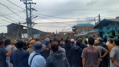Ribuan Warga Saksikan Rekonstruksi Pembakaran Rumah Wartawan yang Menewaskan Satu Keluarga di Karo