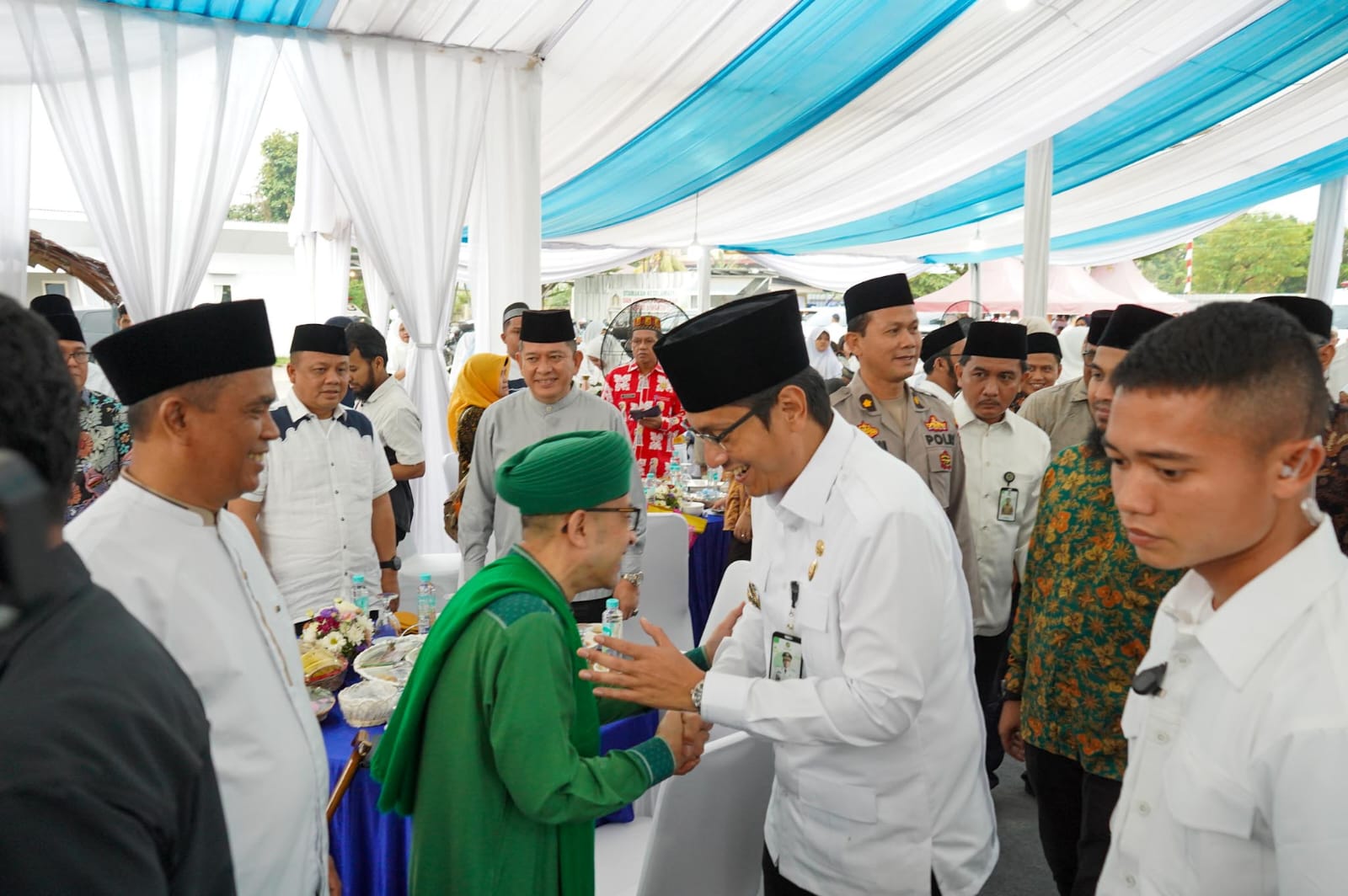 Wali Kota Medan Berbuka Puasa dan Serahkan Bantuan untuk Masjid Muwahiddin