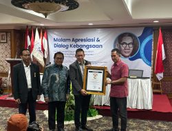 Ketua DPRD Medan Wong Chun Sen Terima Anugerah Sahabat Pers dari SMSI