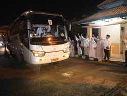 Wakil Bupati Asahan Lepas Jamaah Haji Kloter 15 di Medan: “Ikuti Arahan, Raih Haji Mabrur”