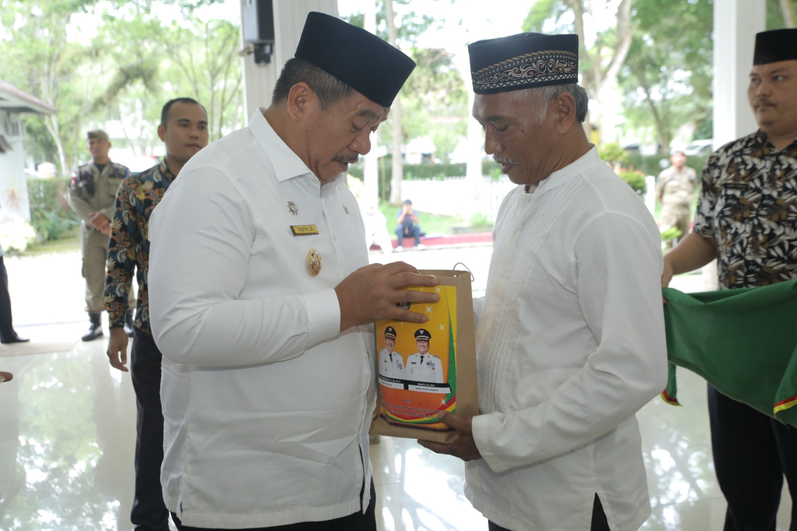 Bupati Asahan Tutup Manasik Haji 2025, Berpesan Jaga Kesehatan dan Nama Baik Daerah
