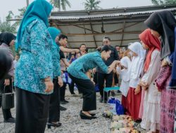 Peringati HKG ke-53, Kahiyang Ayu Tebar 15.000 Benih Ikan Nila di Langkat