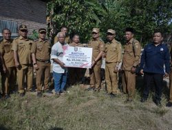 Wakil Bupati Asahan Serahkan Bantuan Kemensos untuk Korban Angin Puting Beliung