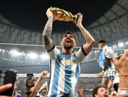 Messi Perpanjang Kontrak hingga 2028, Netizen Sindir: “Dia Mau Kalahkan Gol Ronaldo!”