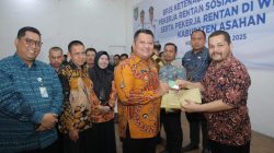 Pemkab Asahan Serahkan 4.900 Kartu BPJS Ketenagakerjaan bagi Pekerja Rentan