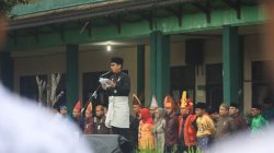 Haru Warnai Upacara Hari Guru 2025 di SMPN 1 Medan, Wali Kota Rico Bayu Waas Kenang Masa Sekolah di Tengah Hujan