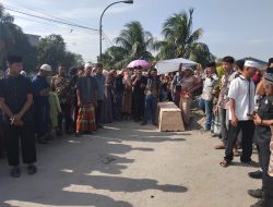 Dua Jenazah Korban Kapal Tenggelam di Perairan Panipahan Dimakamkan