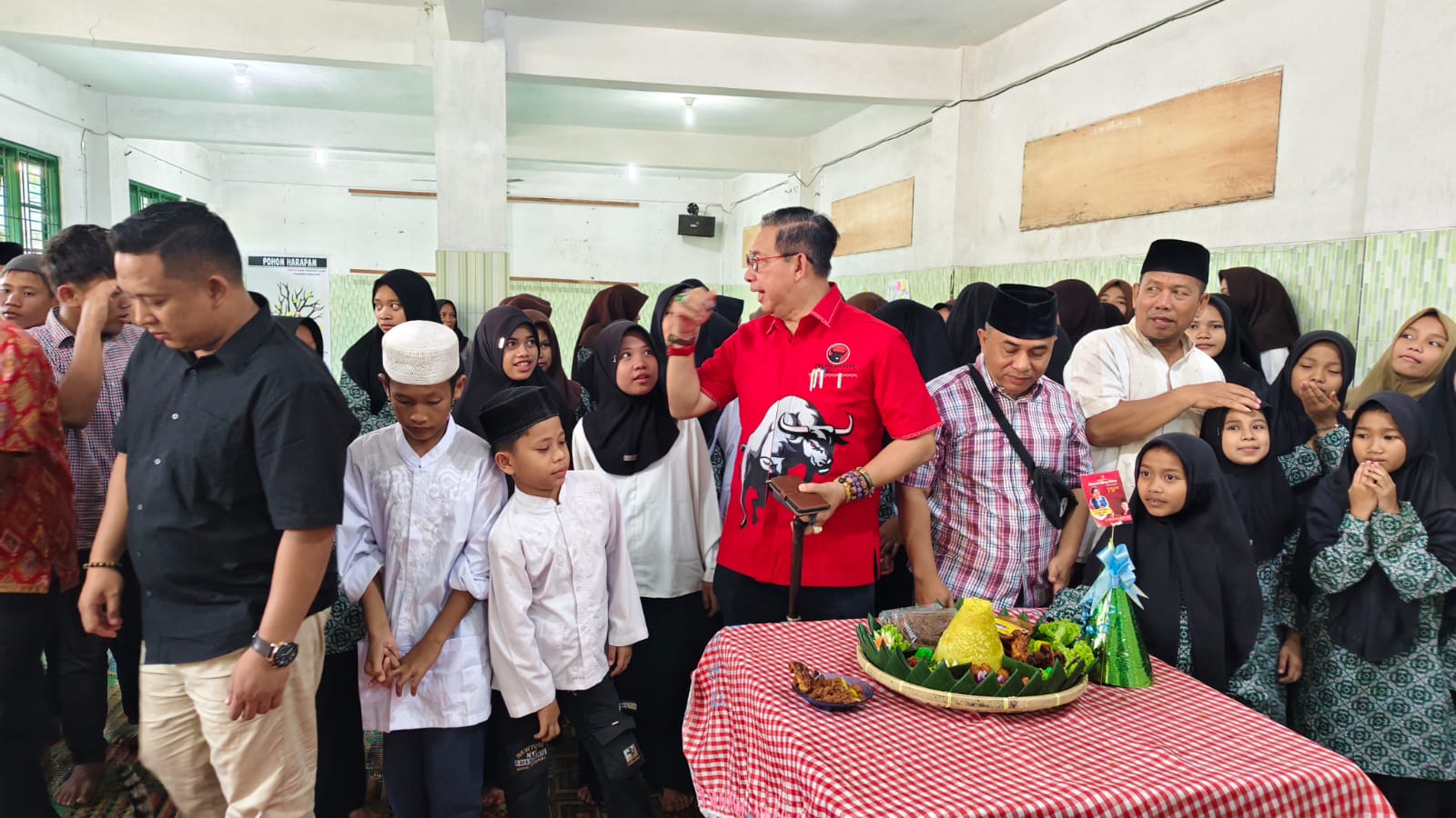 Ketua DPRD Medan Wong Chun Sen Gelar Syukuran HUT ke-79 Megawati Bersama Ratusan Anak Yatim