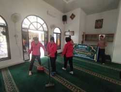 Peringati Isra Mi’raj, Polres Tanjungbalai Gelar Bakti Sosial Bersihkan Rumah Ibadah