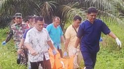 Warga Pijorkoling, Padangsidimpuan Tenggara, digegerkan penemuan pria meninggal di kebun, Kamis (8/1/2026). Polisi menyatakan kasus masih diselidiki.