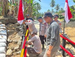 Brimob Polda Sumbar Bangun Jembatan Darurat untuk 3.000 Warga di Padang Pariaman