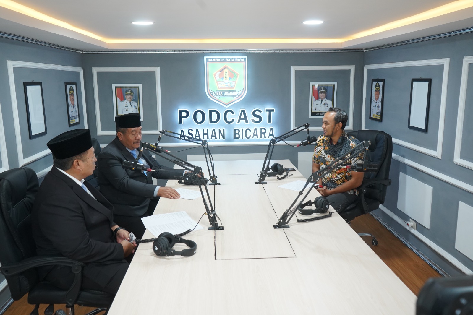 Pemkab Asahan Resmikan Studio Podcast “Asahan Bicara”, Bupati Dorong Transparansi dan Dialog Publik Digital