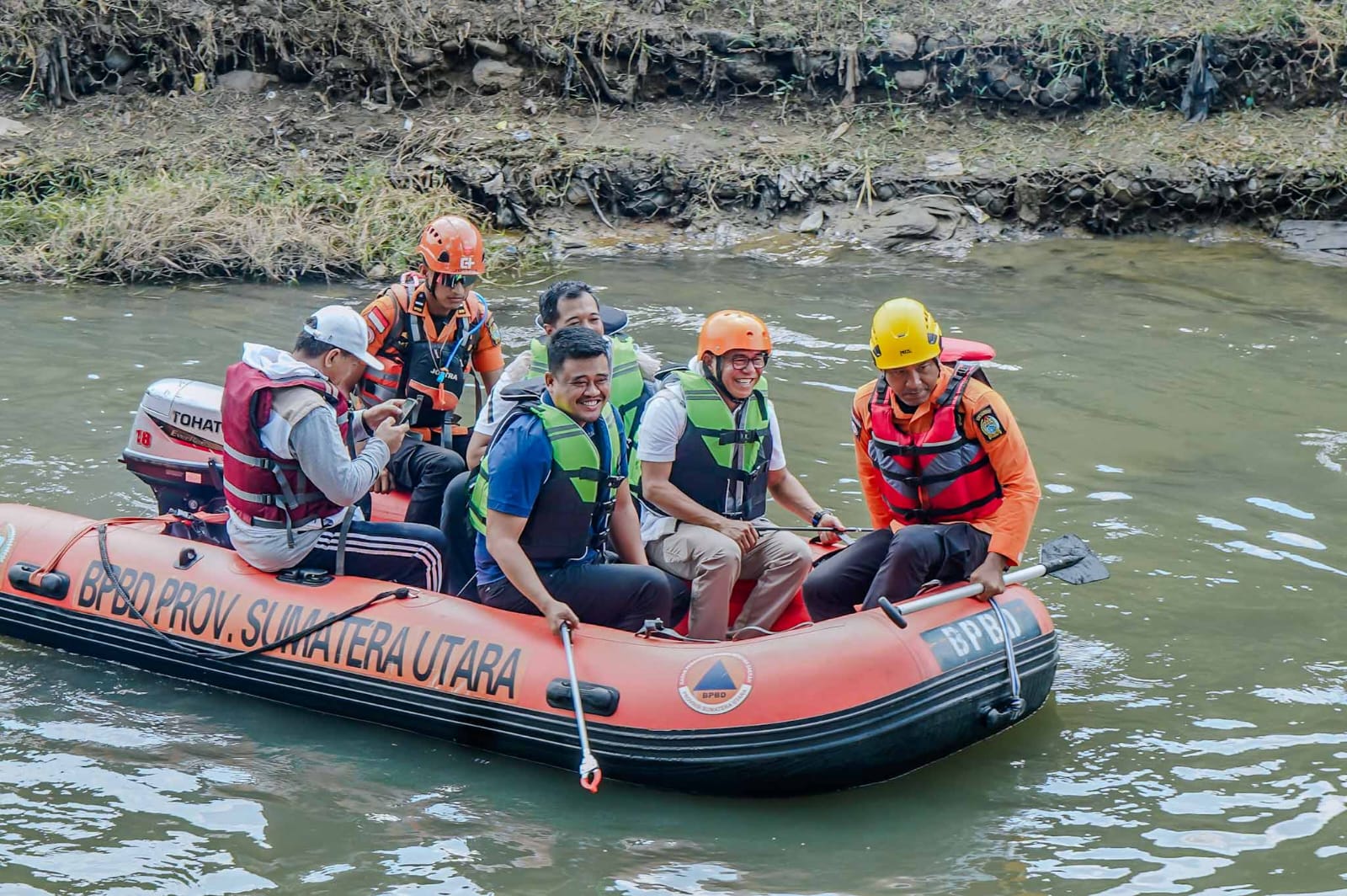 Zakiyuddin Harahap Turun ke Sungai Deli, Aksi Bersih HUT Gerindra Libatkan Bobby Nasution