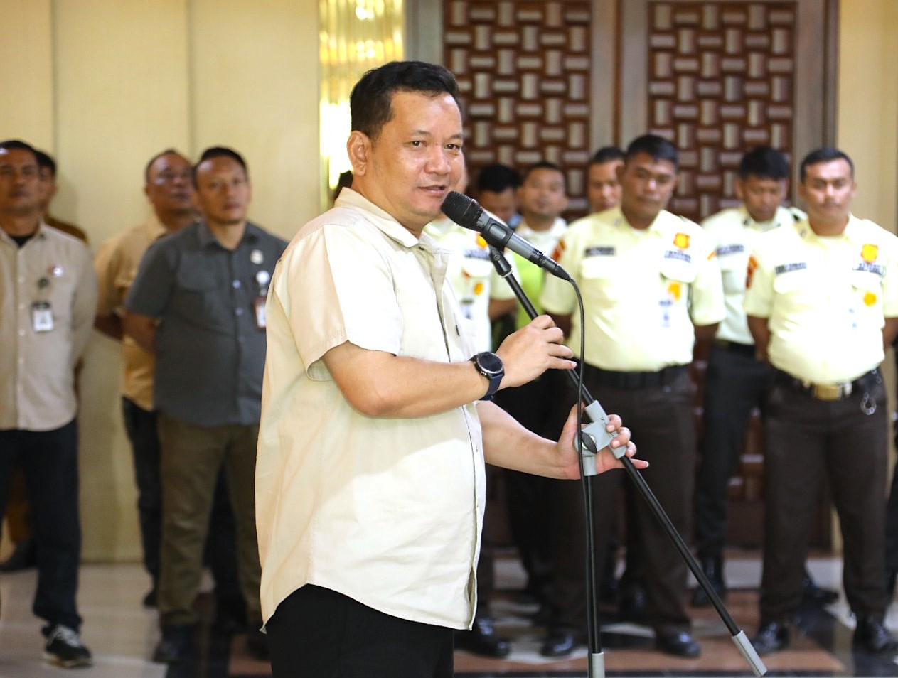 Sekretariat DPRD Medan Gelar Apel Pagi dan Pelepasan Sekwan Muhammad Ali Sipahutar