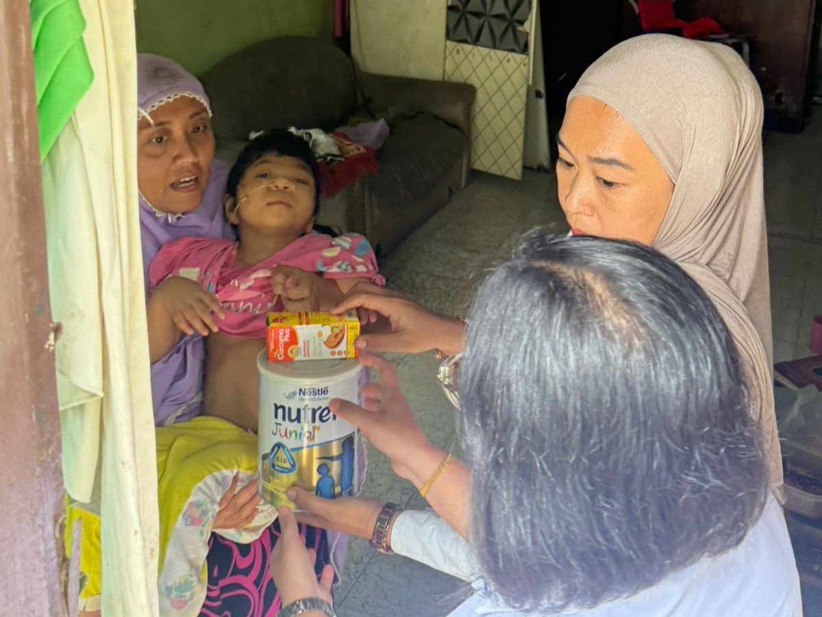 Hardiknas 2026, Ketua DPRD Medan Salurkan Bantuan untuk Balita Stunting dan Anak Penderita Hidrosefalus