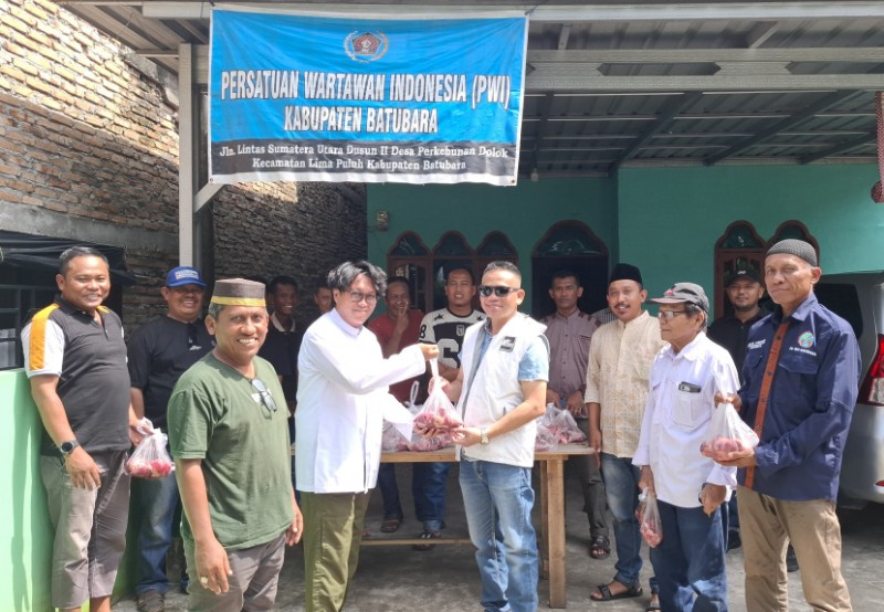 PWI Batubara Sembelih Hewan Kurban