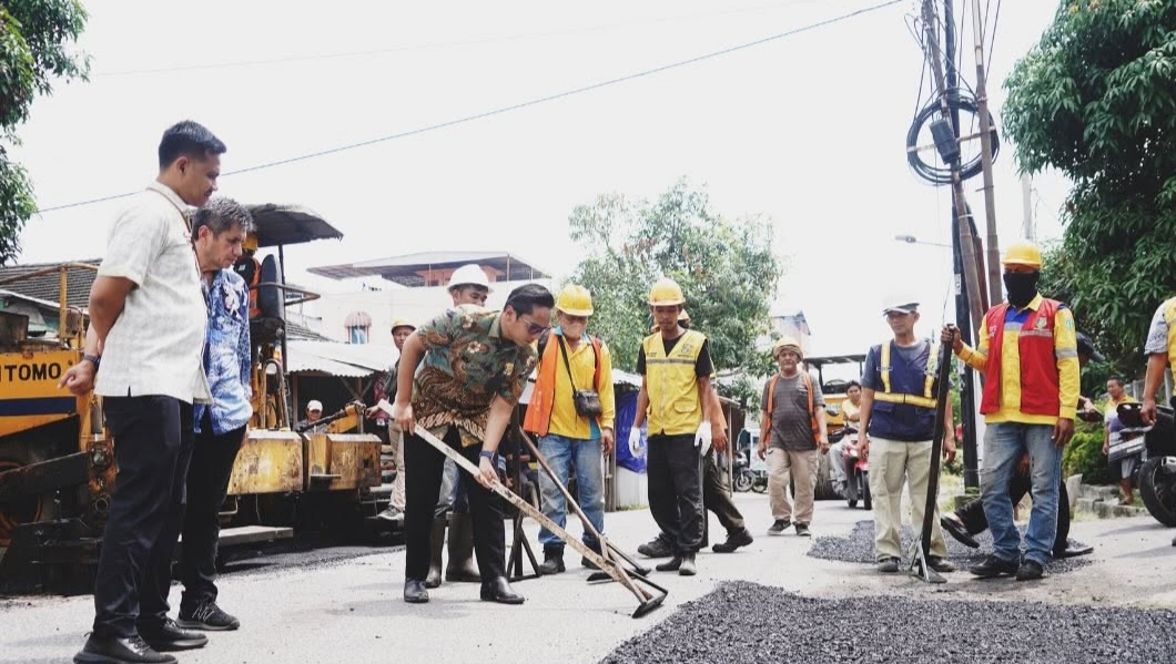 Rico Waas Tinjau Langsung Perbaikan Jalan di Marelan, Pemko Medan Genjot Infrastruktur Hingga Drainase