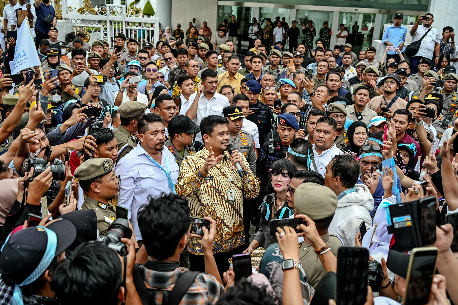 Bobby Nasution Terima Aspirasi Massa LMP MBG, Siap Teruskan Petisi Dukungan Program Makan Bergizi Gratis ke Presiden