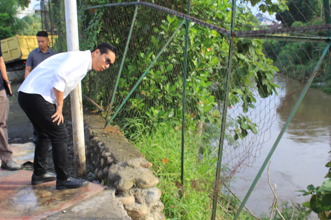 Wali Kota Medan Tinjau Keluhan Warga soal Banjir dan Infrastruktur di Medan Barat