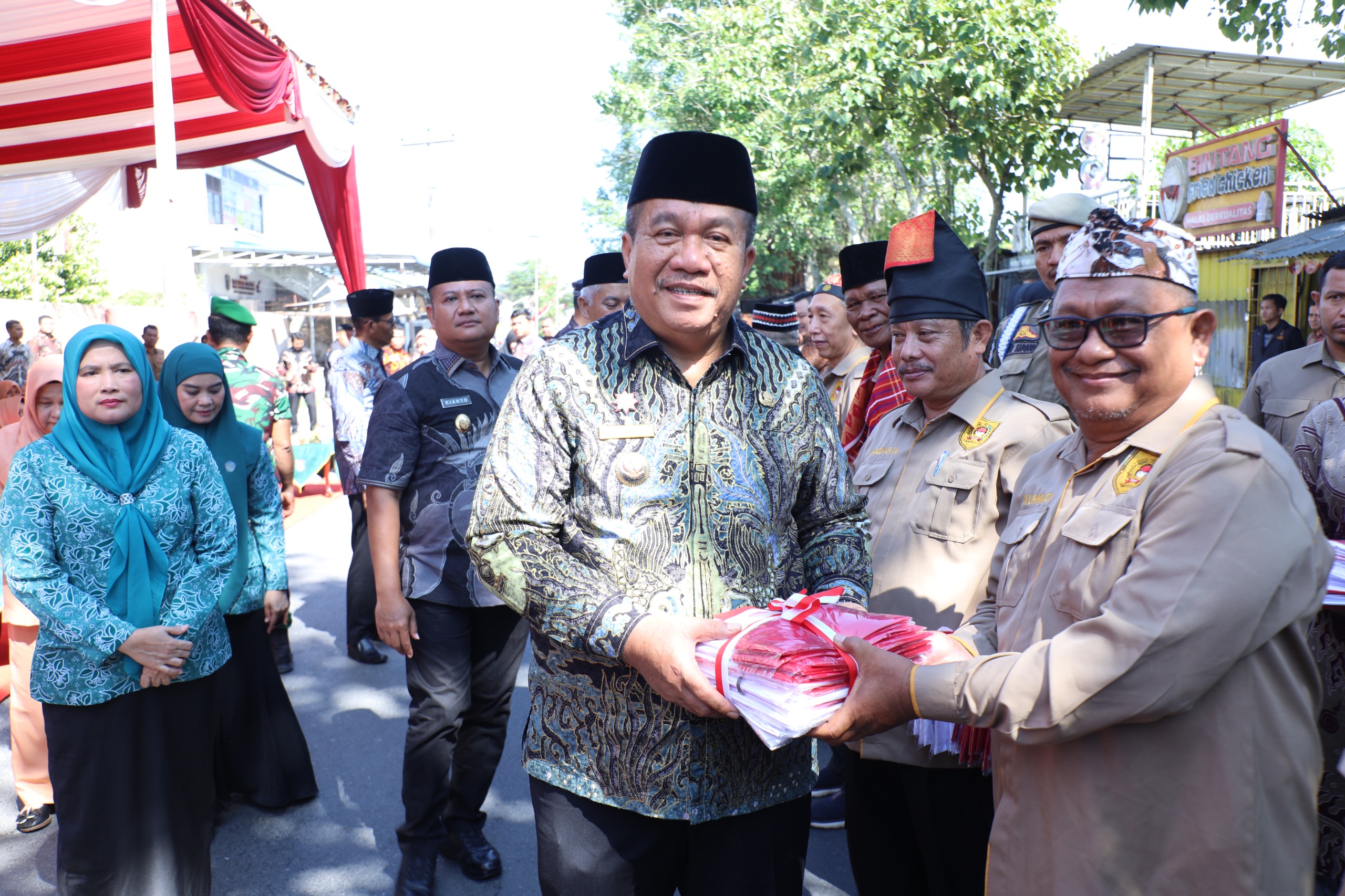 Bupati Asahan Pimpin Gerakan Pembagian Bendera Merah Putih, 7.230 Bendera Siap Didistribusikan