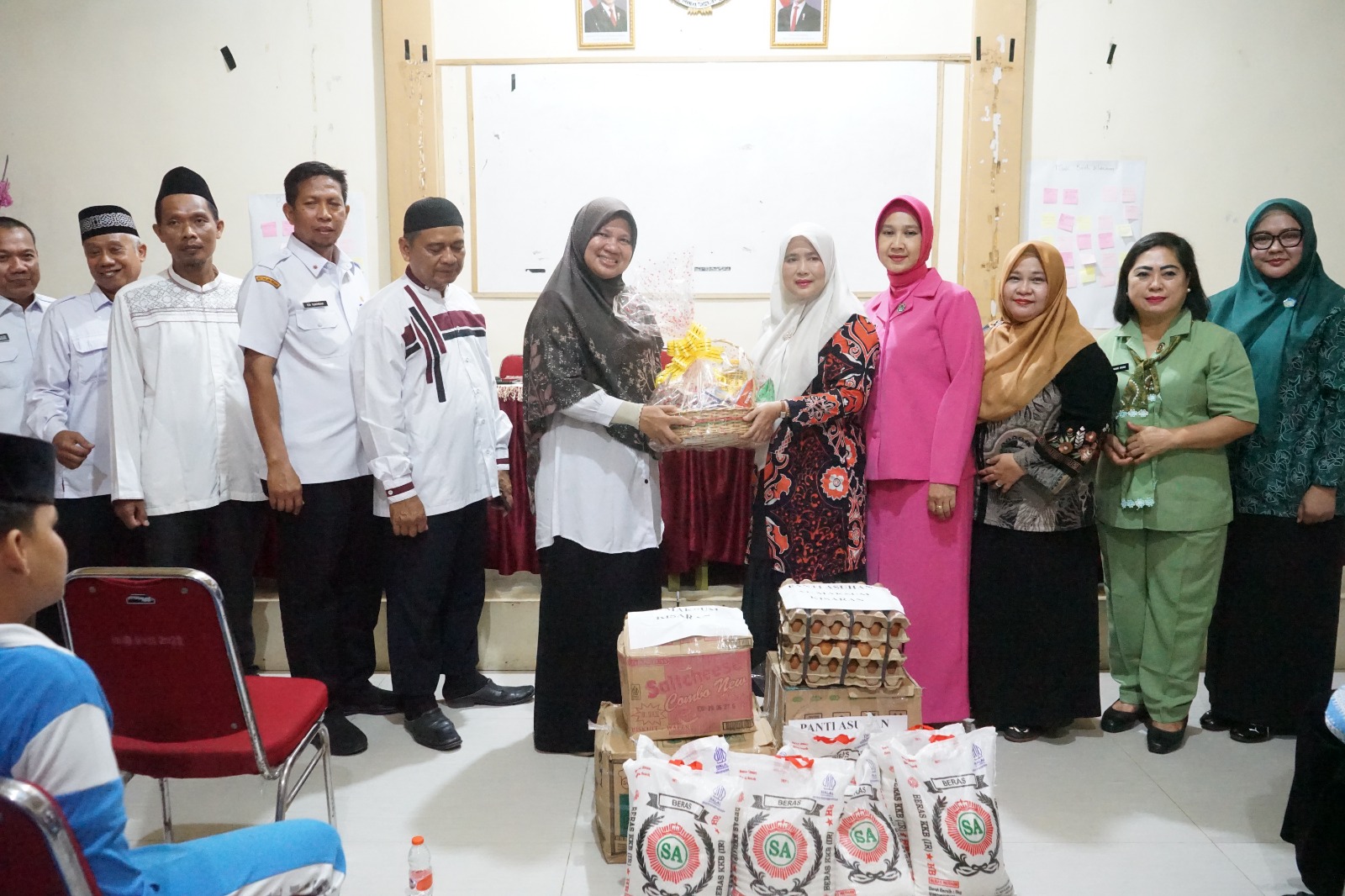 Ketua TP PKK Asahan Salurkan Bantuan untuk Anak Yatim dan Lansia Lewat Bhakti Sosial Keagamaan