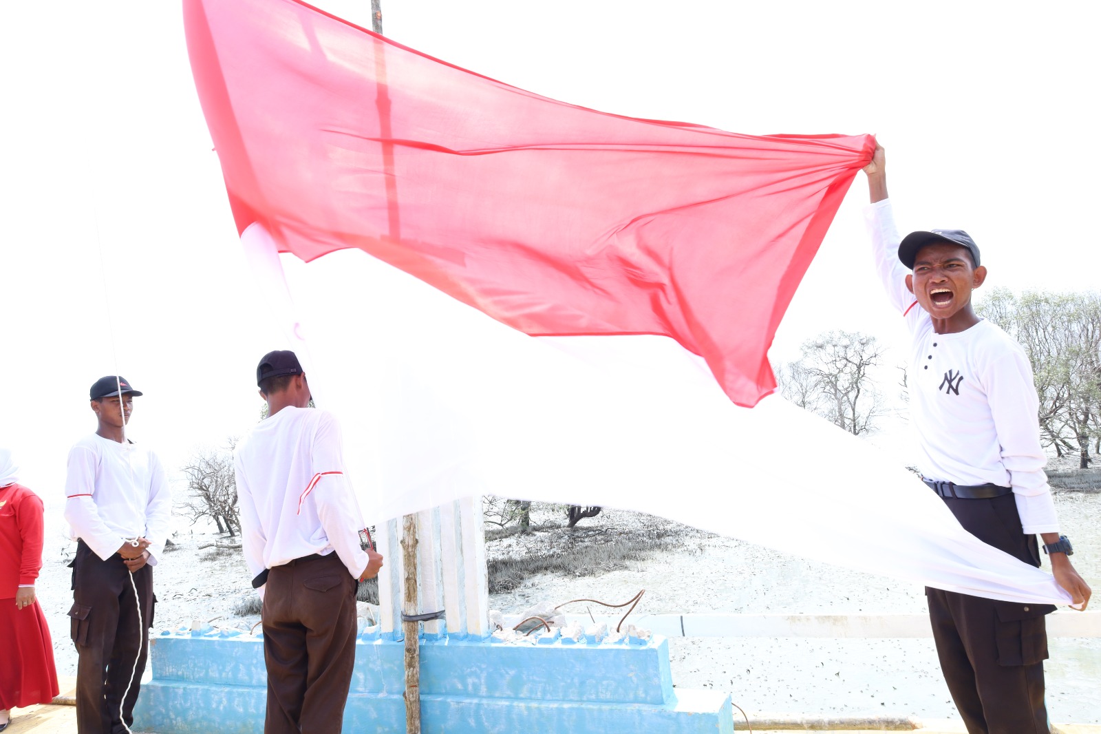 Wabup Asahan Ikuti Kirab Merah Putih di Desa Silo Baru, Pekikan Merdeka Menggema