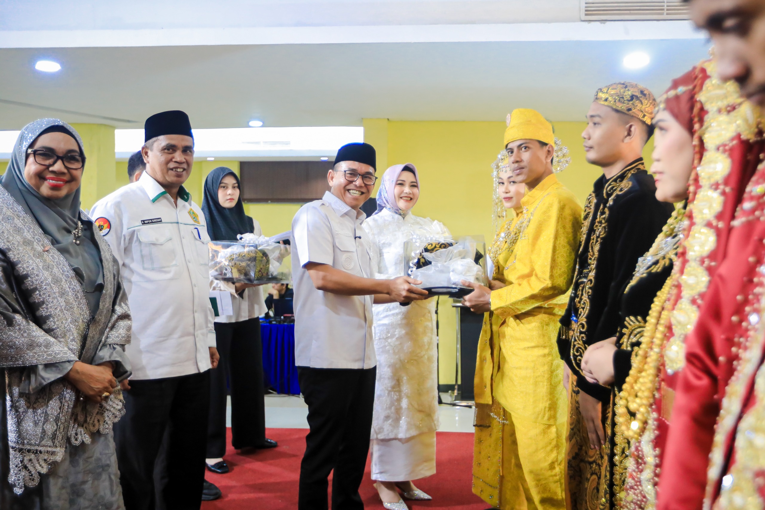 Wawalkot Medan Hadiri Nikah Massal, 23 Pasangan Dapat Buku Nikah dan Uang Saku