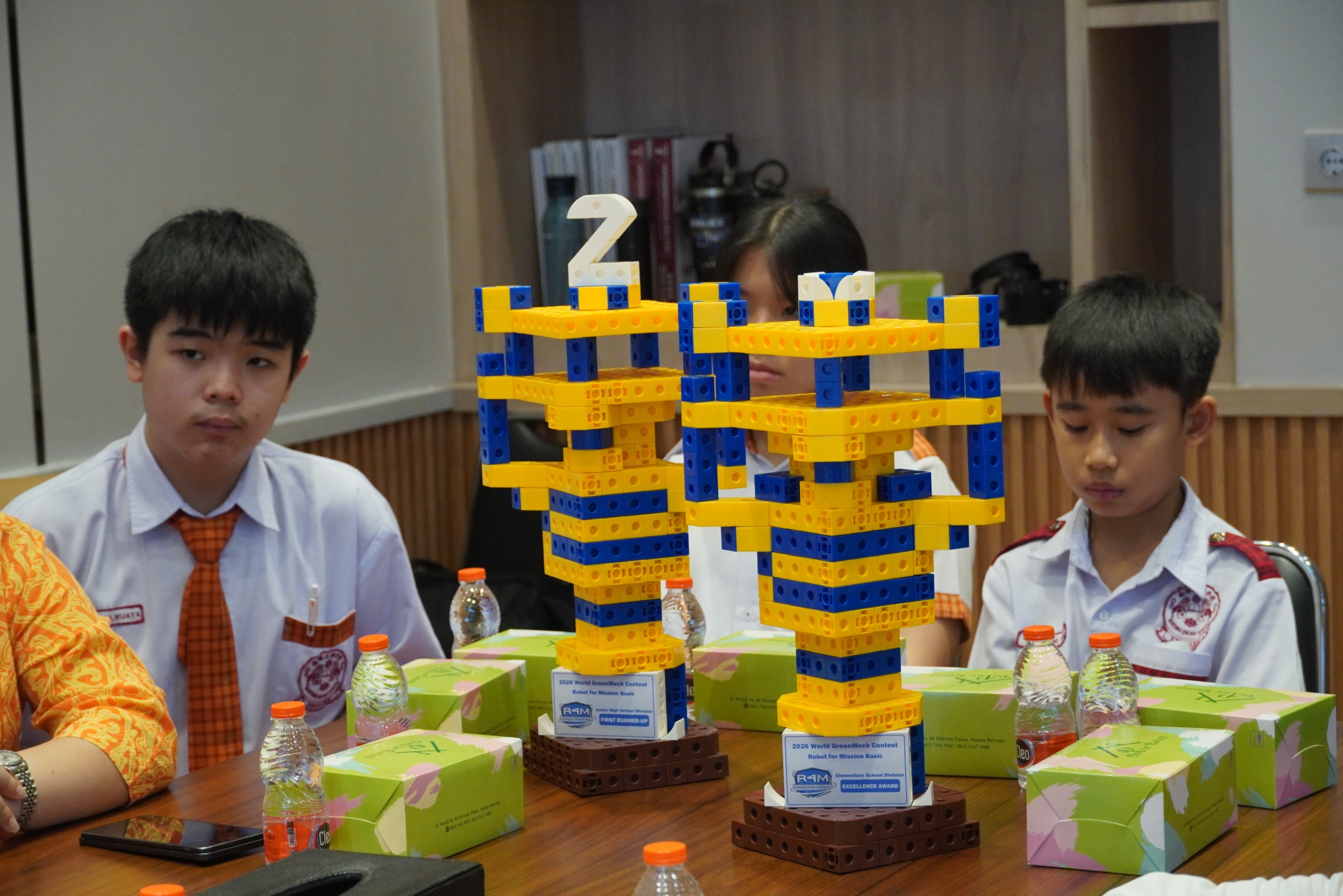 Siswa Nanyang Zhi Hui School Harumkan Nama Indonesia di Kompetisi Robotik Internasional
