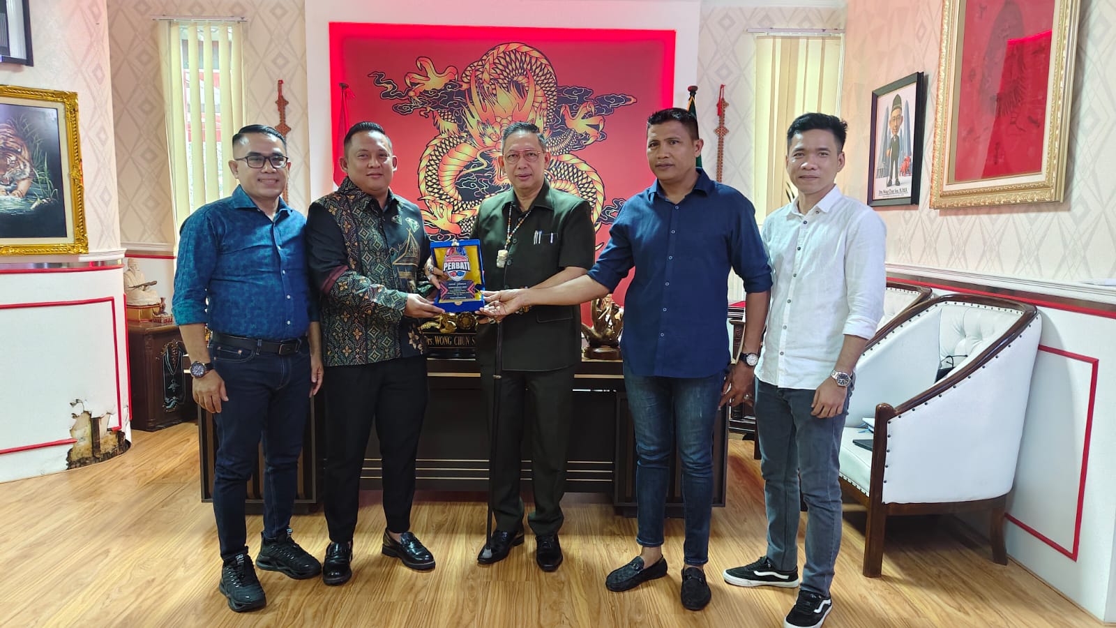 Ketua DPRD Medan Terima Perbati Sumut, Dorong Kebangkitan Tinju di Sumatera Utara