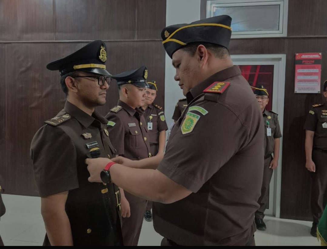 Kajari Paluta Lantik Dua Pejabat Baru, Reza Surya Mardhika Jabat Kasi Barang Bukti
