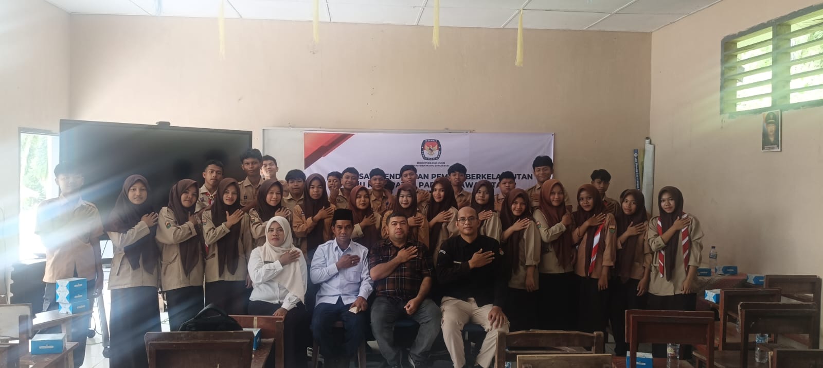 Ketua PWI Paluta Jadi Narasumber Pendidikan Pemilih bagi Pelajar